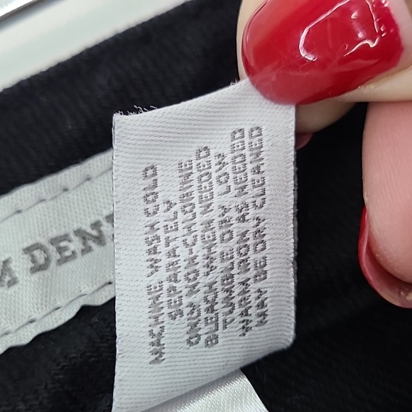 CHICO'S Platinum Denim Black Stretch Crop Jeans - Size 16 - Picture 9 of 13